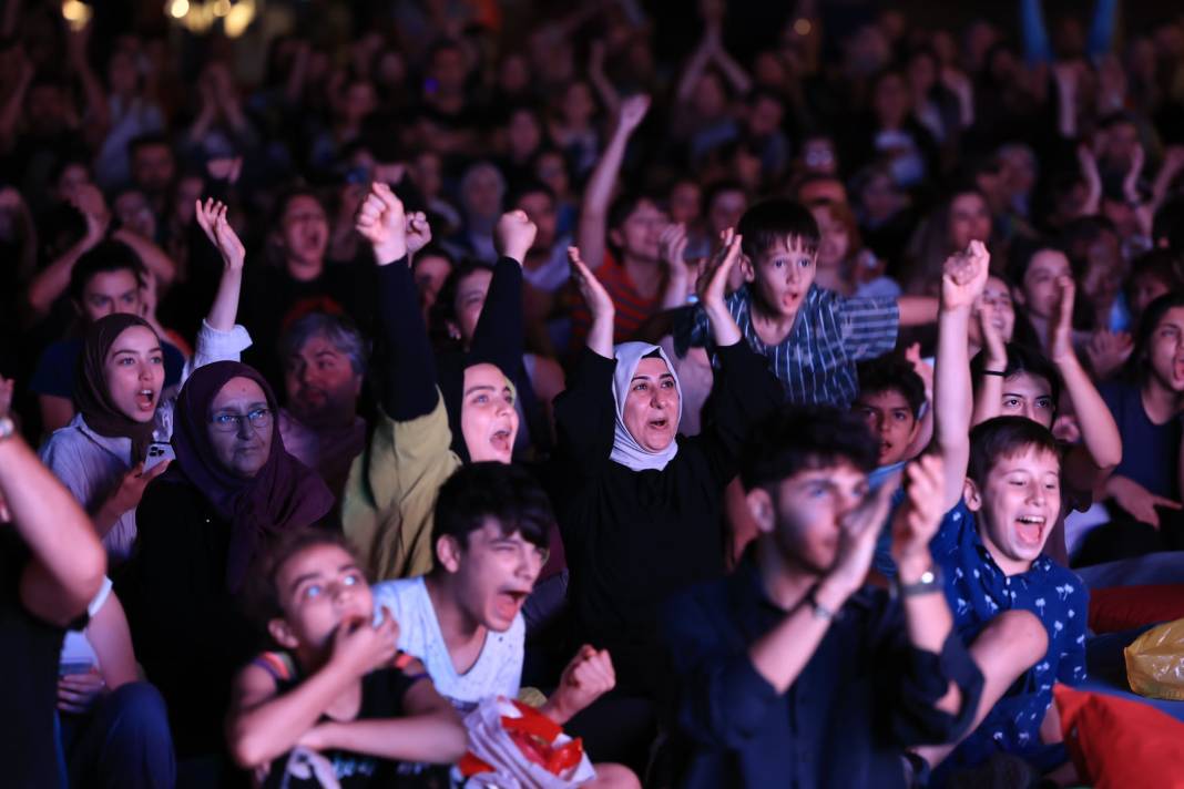 Ekrem ve Dilek İmamoğlu kadınların Avrupa Şampiyonluğu'nu böyle kutladı 1